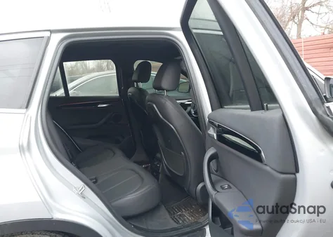 2020 BMW X1 xDrive28I z USA, uszkodzony, nr VIN WBXJG9C06L5P79527